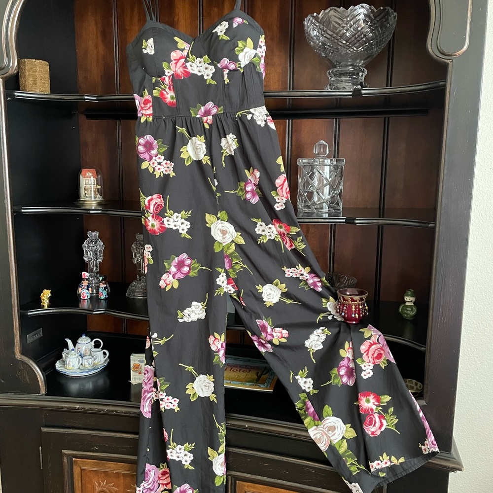 Black floral wide leg full length jumpsuit. elastic back. Adjustable straps M